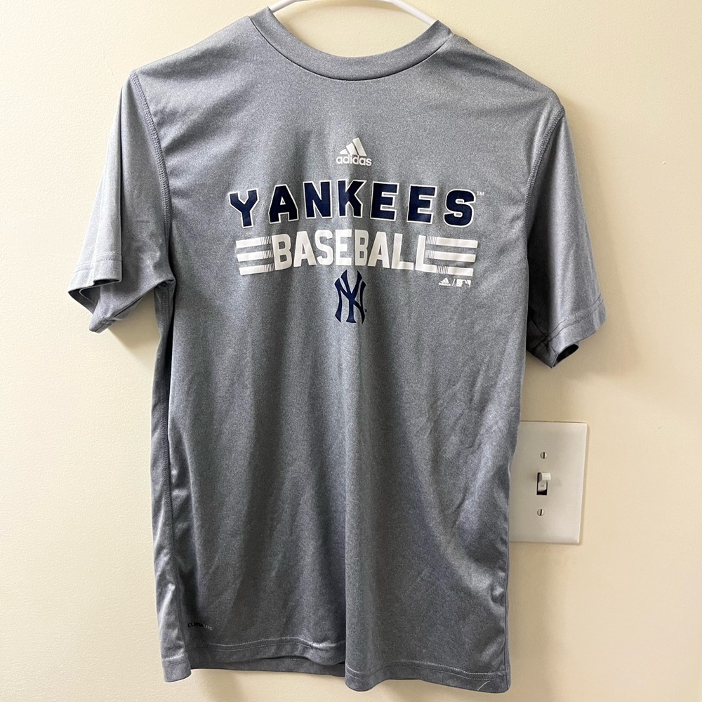 New York Yankees shirt